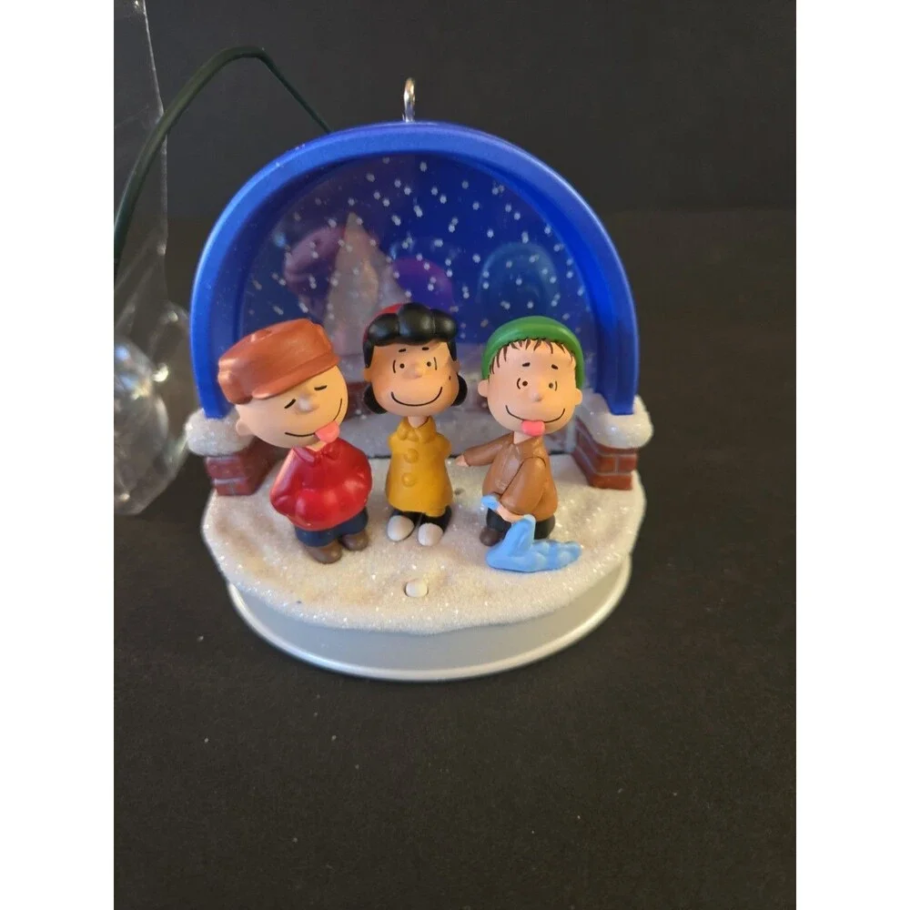 The Peanuts Gang Peanuts Ho! Ho! Ho! Tasty Snow! 2011 Hallmark Keepsake Ornament